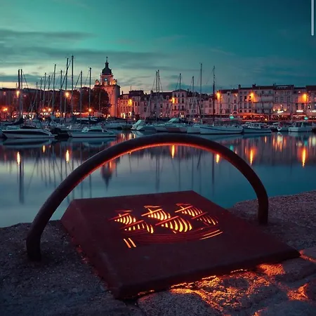 Une Nuit Insolite Sur Un Yacht A Quai