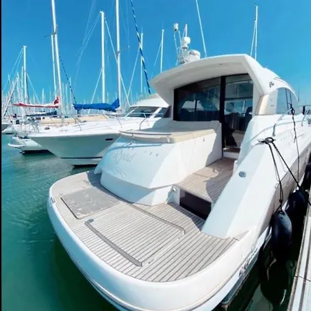 Une Nuit Insolite Sur Un Yacht A Quai Appartement La Rochelle (Charente-Maritime)