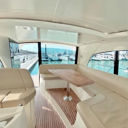 Une Nuit Insolite Sur Un Yacht A Quai Appartement *